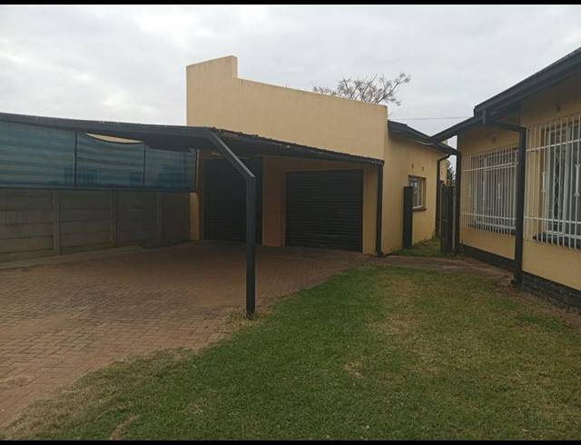 4 BEDROOM HOUSE FOR SALE IN HELIKONPARK